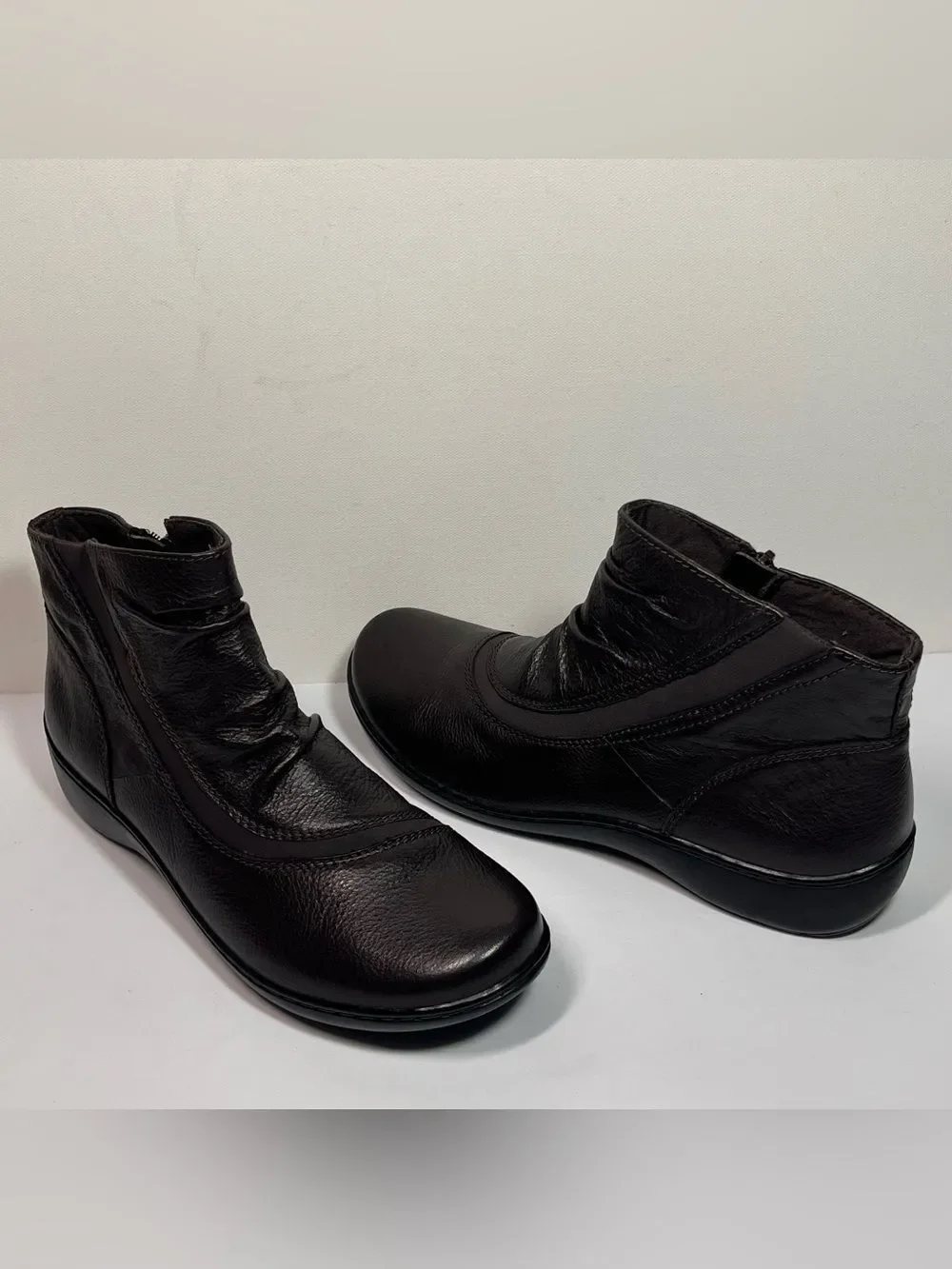 Clarks sleek brown